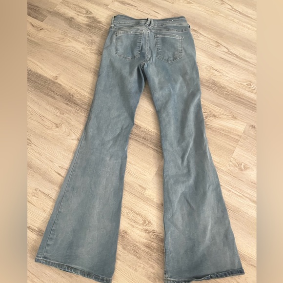 Low rise flare jeans - Picture 2 of 3